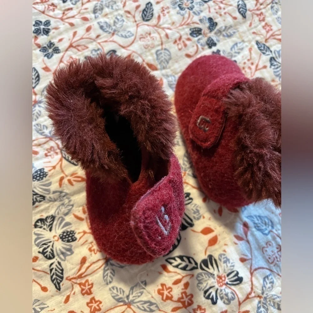 7/8T toddler slippers